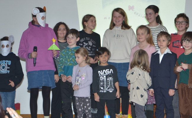 Die Giraffen.Schule feiert Weihnachten