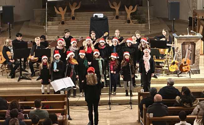 Über hundert Kinder und Jugendliche verzaubern beim Weihnachtskonzert der Musikschule