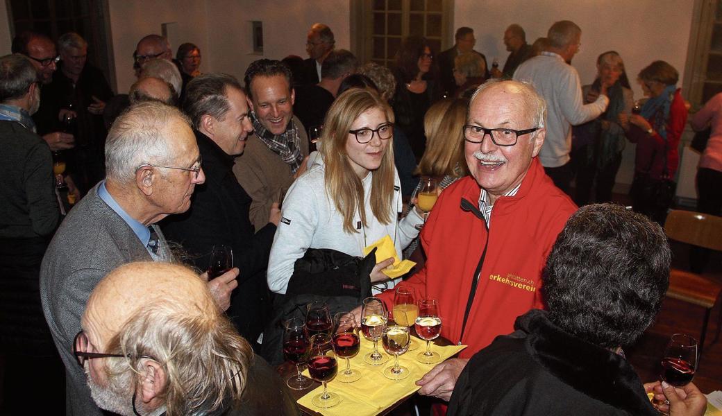 An der Altstätter Neujahrsbegrüssung wird immer Forstwein ausgeschenkt, hier durch Gianni Looser.