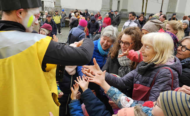 Fasnachtmontag-Clique als Klimakleber die Freude machen