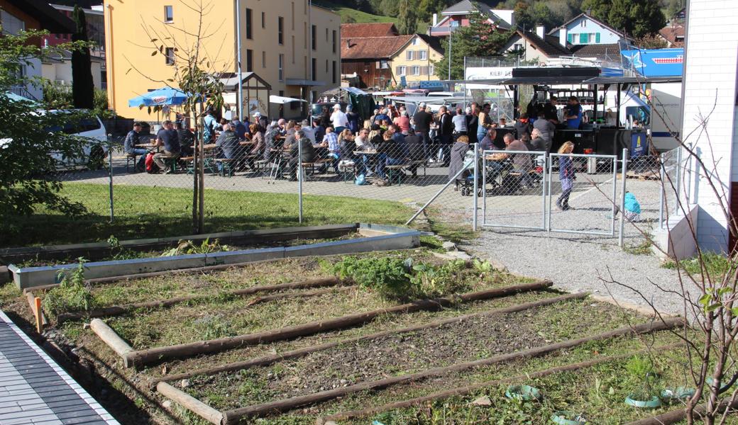 Die Kilbi und der schulische Lerngarten liegen direkt beieinander.