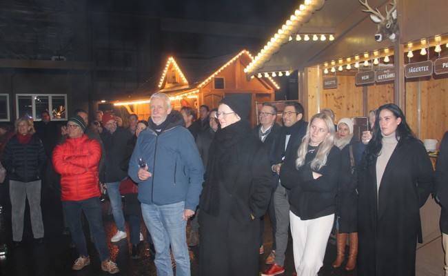 Neujahrsapéro im Winterdorf: «Der Rheintaler» belebt Tradition mit Neujahrsring und Fünfliber