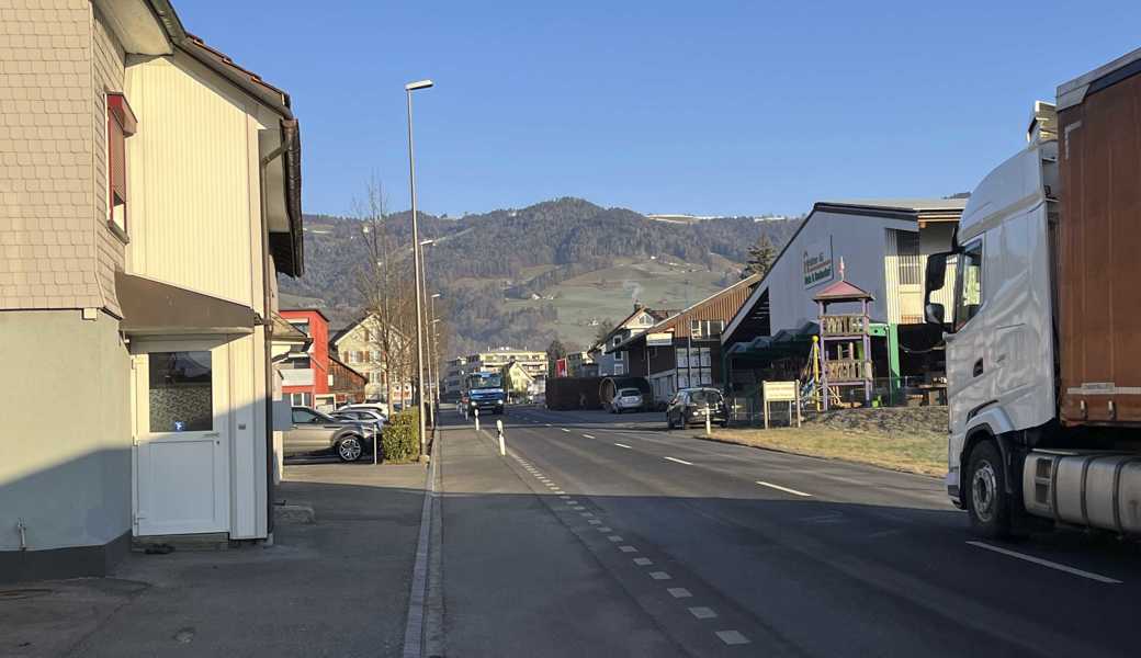 Hier war die Radaranlage aufgestellt. Der heute 30-Jährige fuhr statt der erlaubten 50 km/h doppelt so schnell.