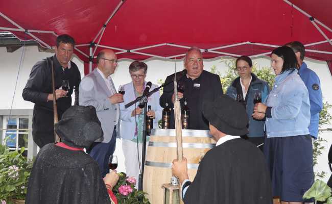 Aus Wasser Weinfest gemacht: Der «Rheintaler Torkelwy» ist getauft