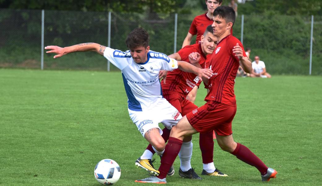 St.Margrethen, im Bild Stefano D'Amico (in weiss) setzte sich in Vaduz mit 6:3 durch.