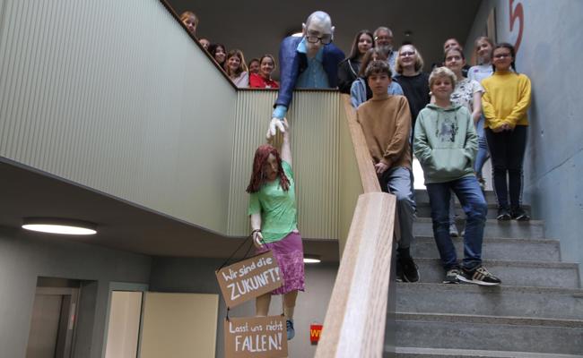Video: Eindrücklicher Appell an die ältere Generation