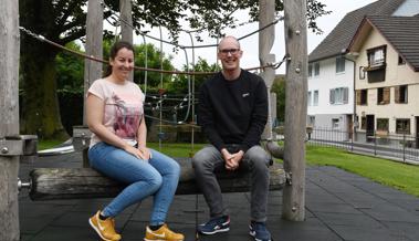 Petra Fluri und Dominik Breu erhalten die Institutio