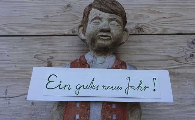 Maskotchen «Witzli» wünscht den Reisenden alles Gute