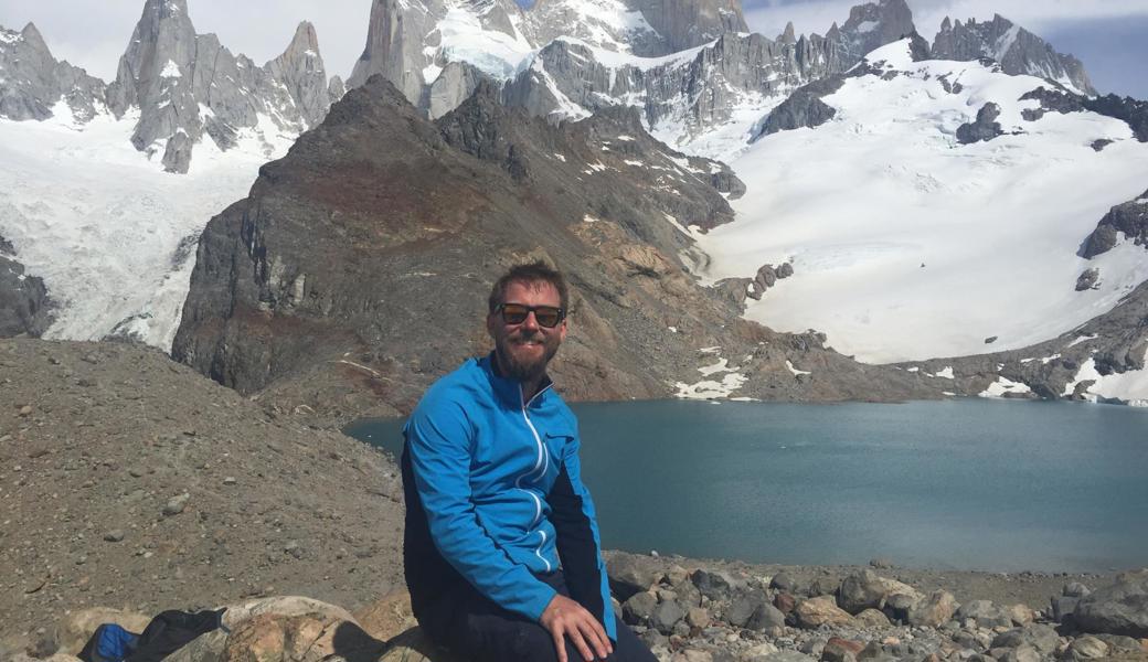 Peter Sonderegger vor dem Fitz Roy, einem 3400 Meter hohen Granitberg in den argentinisch-chilenischen Anden.