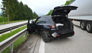 Zwei BMW kollidieren auf der A13, ein Auto prallt in die Leitplanke: Polizei sucht Zeugen