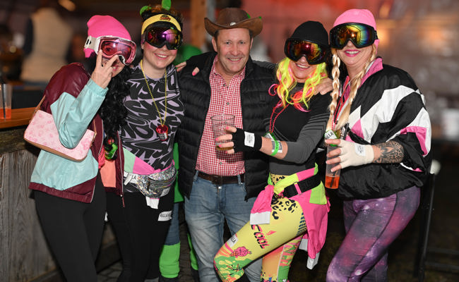 Der Lüchinger Ribelhof im Westernfieber: Der Maskenball zog das Partyvolk an