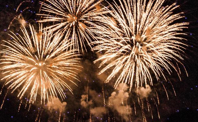 Feuerwerk im Rheinvorland