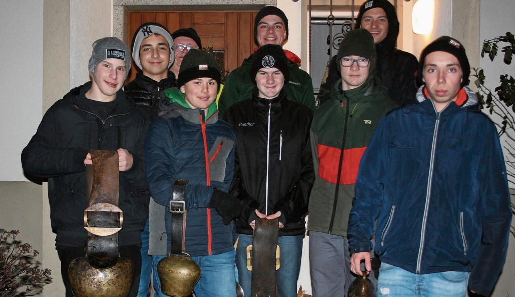 Von Haus zu Haus zogen die Jungwächter mit ihren Glocken.