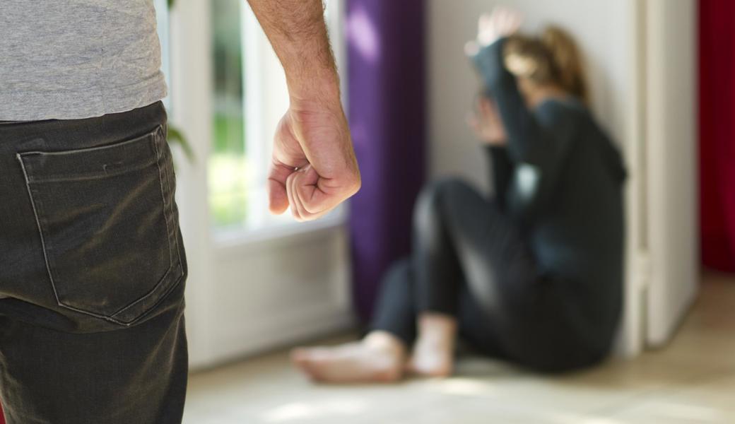 Polizei-Interventionen im häuslichen Bereich sind in den letzten drei Monaten stark angestiegen. Polizei-Interventionen im häuslichen Bereich sind in den letzten drei Monaten stark angestiegen.