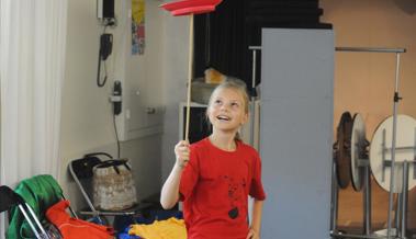 Kinder machen das Diogenes-Theater zum Zirkus