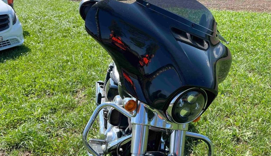 In Oberriet sind ein Motorrad und ein Auto zusammengeprallt. Die Polizei sucht Zeugen.