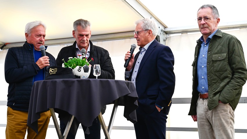 Altstätter Legenden im Gespräch mit Victor Rohner (Zweiter von rechts): Max Alabor, Stefan Schweizer und NLB-Aufstiegstrainer Ernst Hasler. Altstätter Legenden im Gespräch mit Victor Rohner (Zweiter von rechts): Max Alabor, Stefan Schweizer und NLB-Aufstiegstrainer Ernst Hasler.