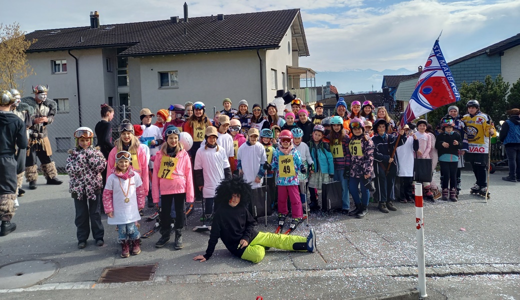 Jugendriegen STV Marbach am Fasnachtsumzug in Rebstein.