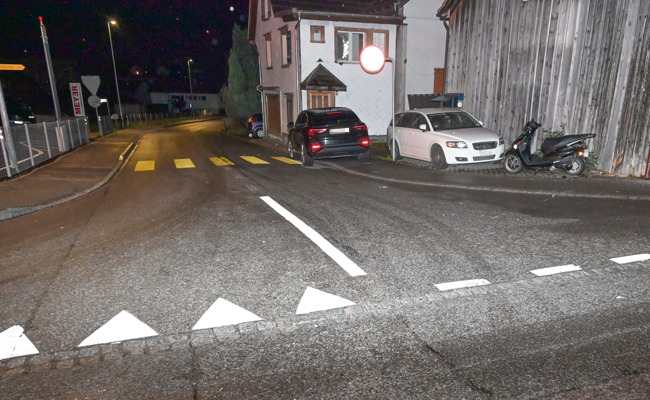 Zusammenstoss: Rollerfahrer wollte Auto überholen, als dieses abbog