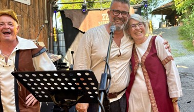Bei Burgspielen, traditionellem Essen und Musik zeigte sich ein lebendiger Verein
