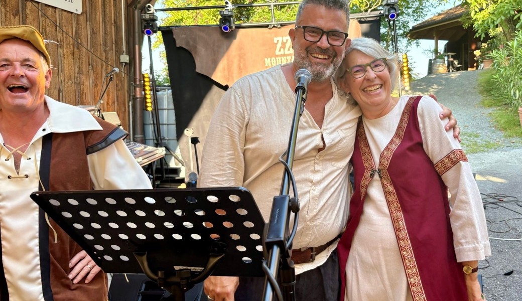 Bei Burgspielen, traditionellem Essen und Musik zeigte sich ein lebendiger Verein