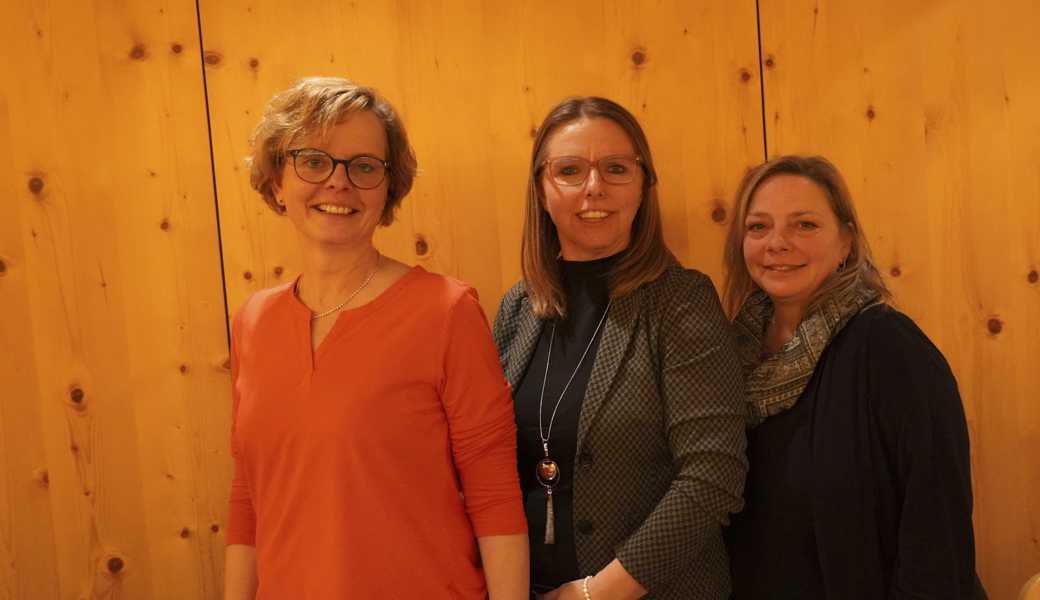 Präsidentin Anita Schmid (Mitte) mit der scheidenden Aktuarin Silvia Blatter (links) und ihrer Nachfolgerin Ruth Geiger. 
