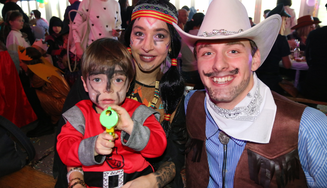 Alle kamen verkleidet: Familien machten am Kindermaskenball Rambazamba