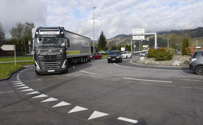 Das Tiefbauamt misst den Verkehrsfluss beim Auer Autobahnanschluss