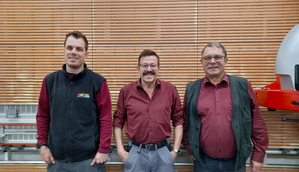 Christian Popp - Geschäftsführer Schreinerei Popp AG, Bruno Steiger - Jubilar und Mitarbeiter Schreinerei Popp AG, Josef Popp - Inhaber Schreinerei Popp AG Christian Popp - Geschäftsführer Schreinerei Popp AG, Bruno Steiger - Jubilar und Mitarbeiter Schreinerei Popp AG, Josef Popp - Inhaber Schreinerei Popp AG