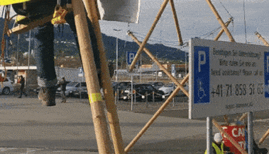 Klimaaktivisten demonstrieren am Flugplatz in Altenrhein
