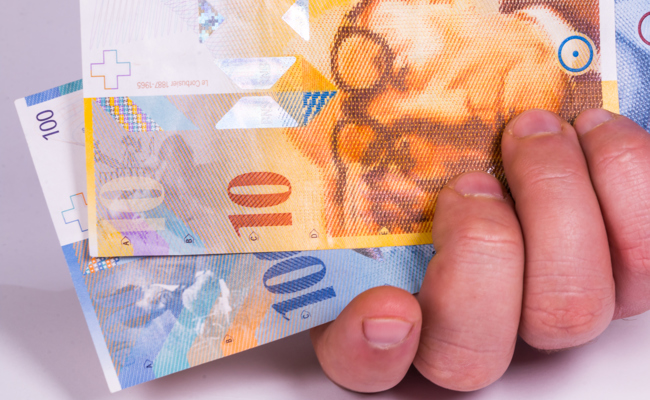 Der starke Schweizer Franken belastet die Wirtschaft