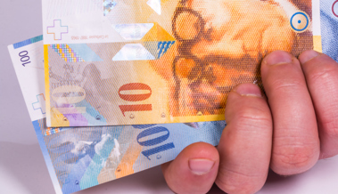 Der starke Schweizer Franken belastet die Wirtschaft