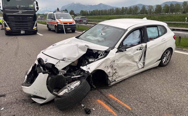 Unentschlossen bei der Ausfahrt Widnau: Zwei Autos und ein Lastwagen in Unfall verwickelt