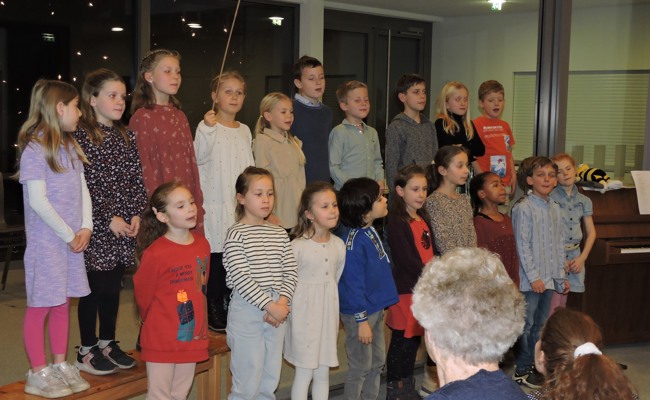 Stimmungsvolle Vorweihnachtsfeier für Seniorinnen und Senioren