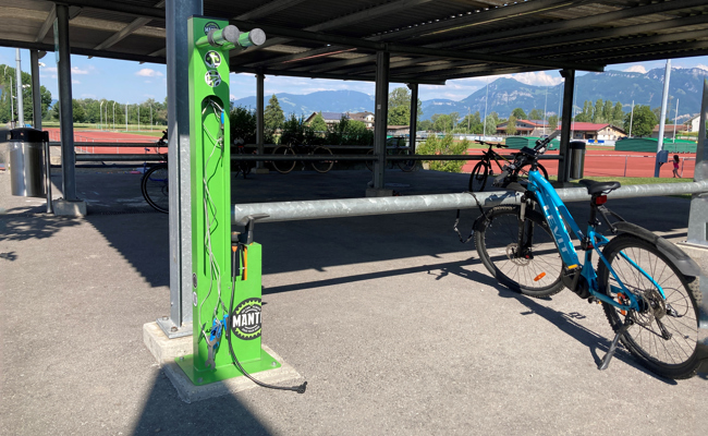 Für kleine Reparaturen gibt's eine neue Velo-Servicestation