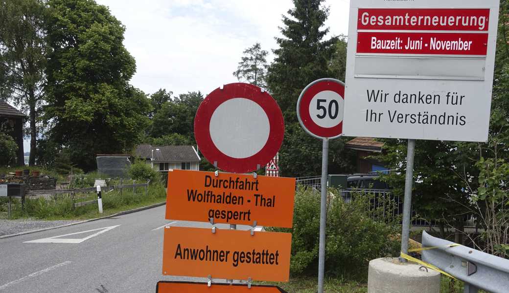 Anwohnenden sowie Lieferantinnen und Lieferanten ist die Zufahrt zur Haslistrasse gestattet.