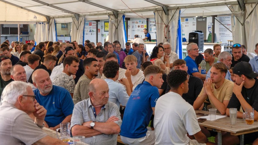 Im Festzelt auf der Aegeten versammelten sich 176 Mitglieder des FCW zur HV. Im Festzelt auf der Aegeten versammelten sich 176 Mitglieder des FCW zur HV.