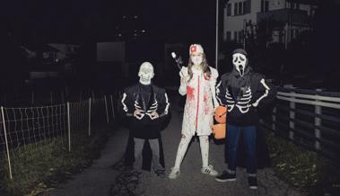 Bunte Geister ziehen durch die Dörfer