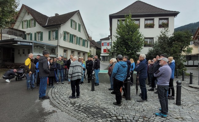 Rundgang und Entdeckungen rund um die Dorfbrunnen