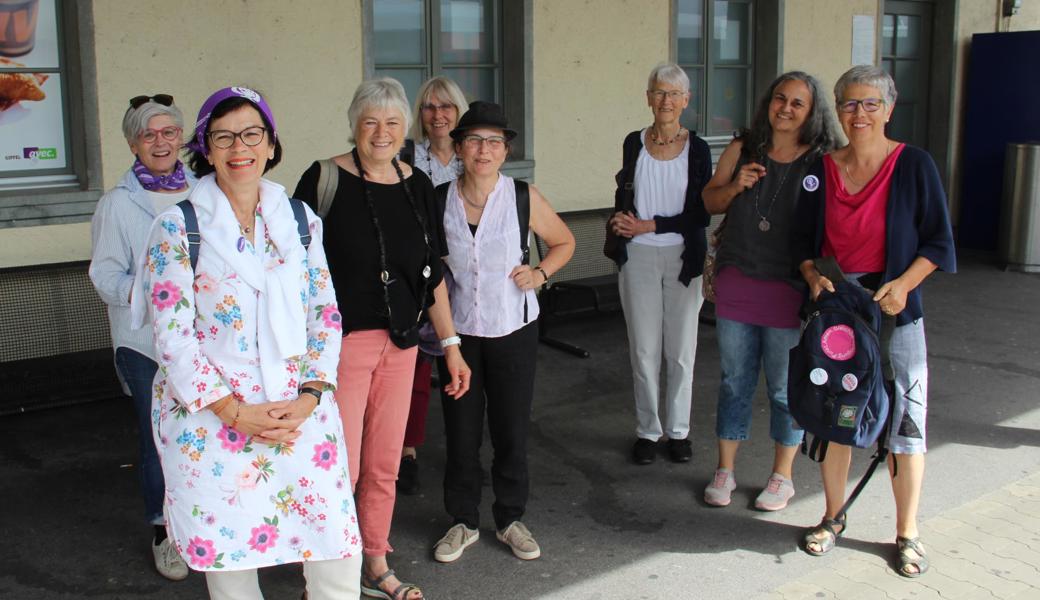 Diese Vertreterinnen des Frauenforums Rheintal trafen sich zur gemeinsamen Fahrt ach St.Gallen in Heerbrugg viele andere reisten in anderen Gruppen ebenfalls zum Streik - oder tun das noch.