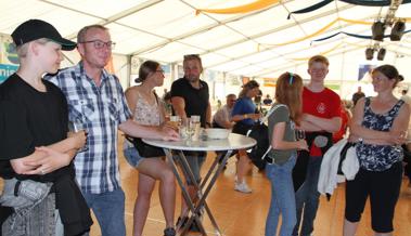 Zugezogene auf dem Festgelände begrüsst