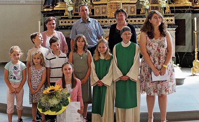 Gläubige feierten Namenstag der Apostel
