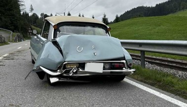 Autofahrer verhält sich richtig beim Alpabzug, trotzdem geschieht ein Unfall