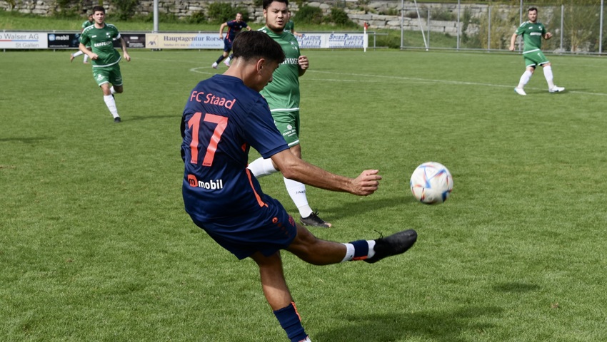 Mattia Morgante, der die Nummer 17 trägt, schaltet sich gern auch in die Offensive ein, wie mit dieser Flanke im Spiel gegen Rebstein. Mattia Morgante, der die Nummer 17 trägt, schaltet sich gern auch in die Offensive ein, wie mit dieser Flanke im Spiel gegen Rebstein.