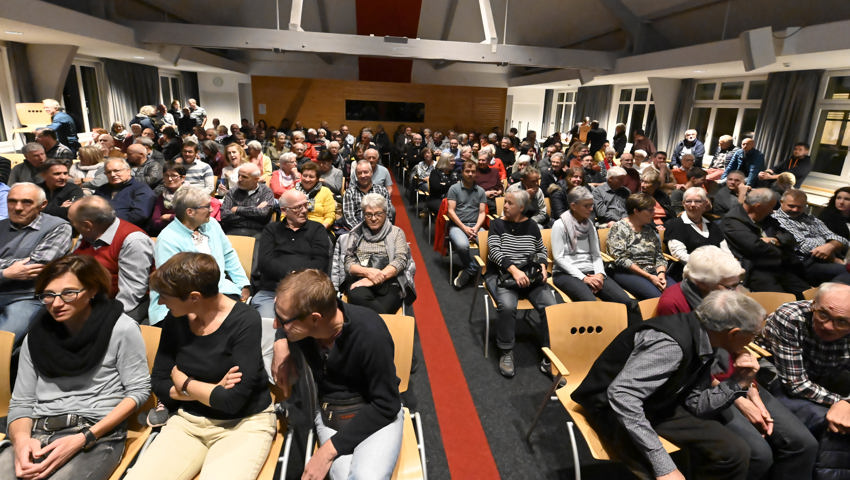 Grosses Interesse für das Geserhusprojekt: Der ri.nova Eventsaal war bis auf den letzten Platz besetzt. Grosses Interesse für das Geserhusprojekt: Der ri.nova Eventsaal war bis auf den letzten Platz besetzt.