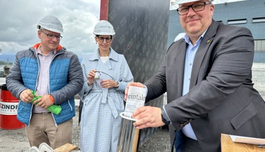 Regionalgefängnis wird erweitert: An der Grundsteinlegung versenkte der Stadtpräsident eine Zeitkapsel