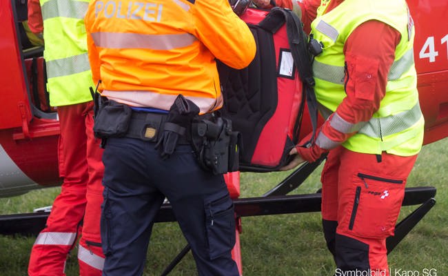 Mit der Rega ins Spital geflogen: Ein 28-jähriger Mann verletzte sich bei einem Arbeitsunfall