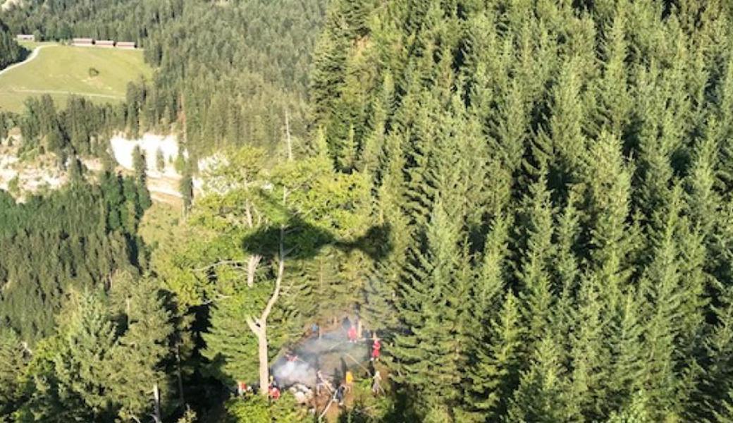 Luftaufnahme vom Brandplatz.