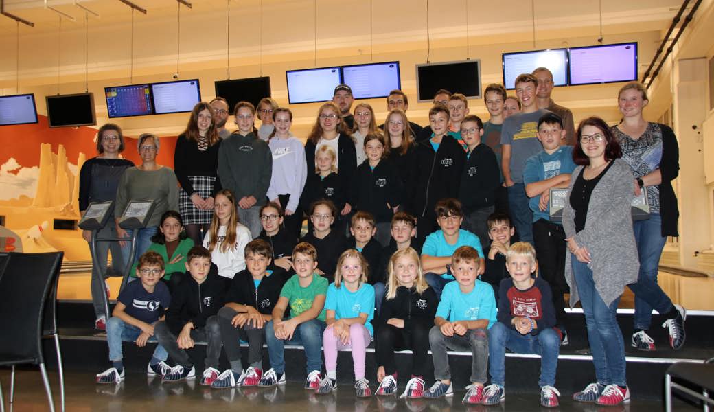 Beginner Band und Jungmusig Rüthi beim Bowling