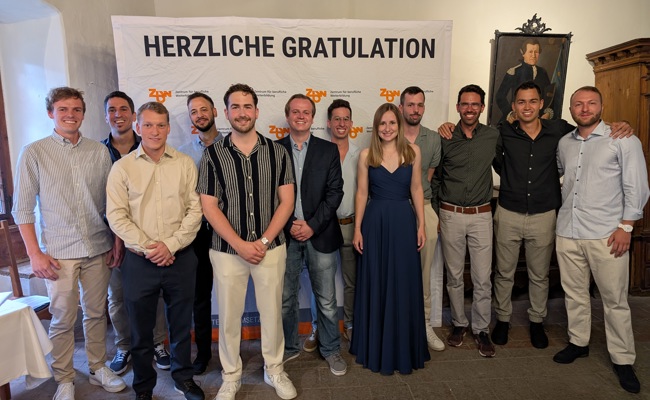 Pascal Zäch aus Oberriet erzielt Bestnote 5,5 bei Diplomfeier des ZbW im Schloss Sargans